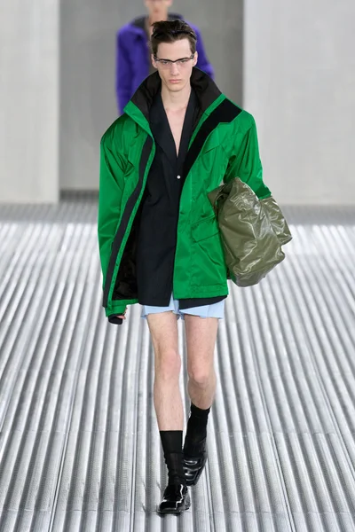 Look 30